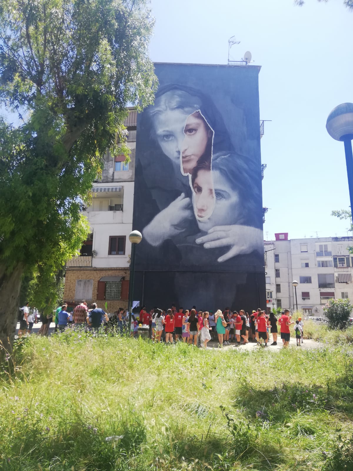 Il rione dell'amica geniale diventa rione dei murales